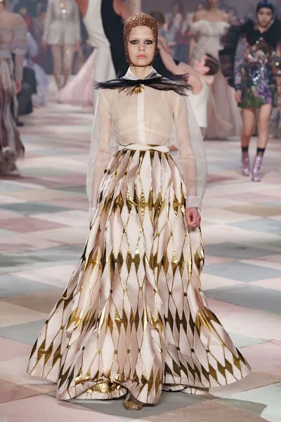 Look 38